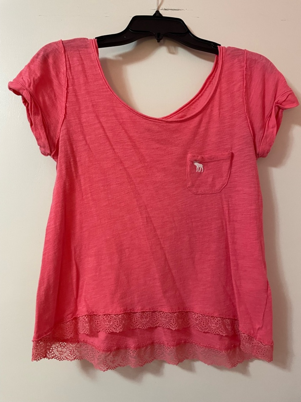 Vintage Y2K Abercrombie & Fitch pink top with lace trim